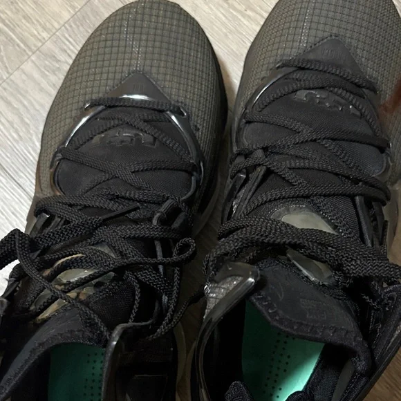 Nike Men's Black and Green Athletic Shoes